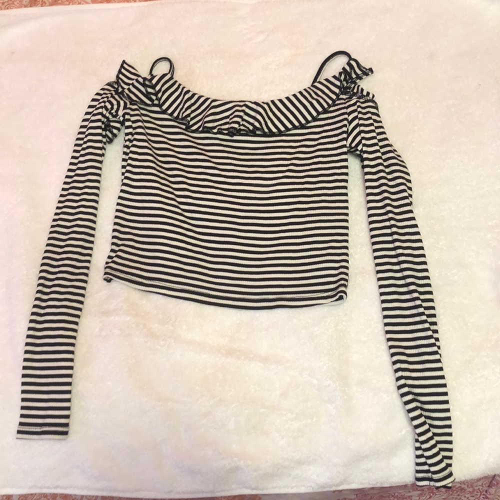 Striped, long sleeve crop top